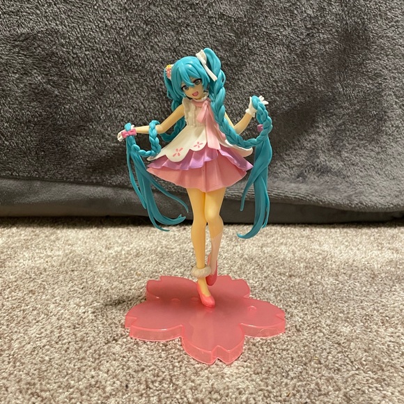 Hatsune Miku Spring Dress Action Figurine - Picture 2 of 6